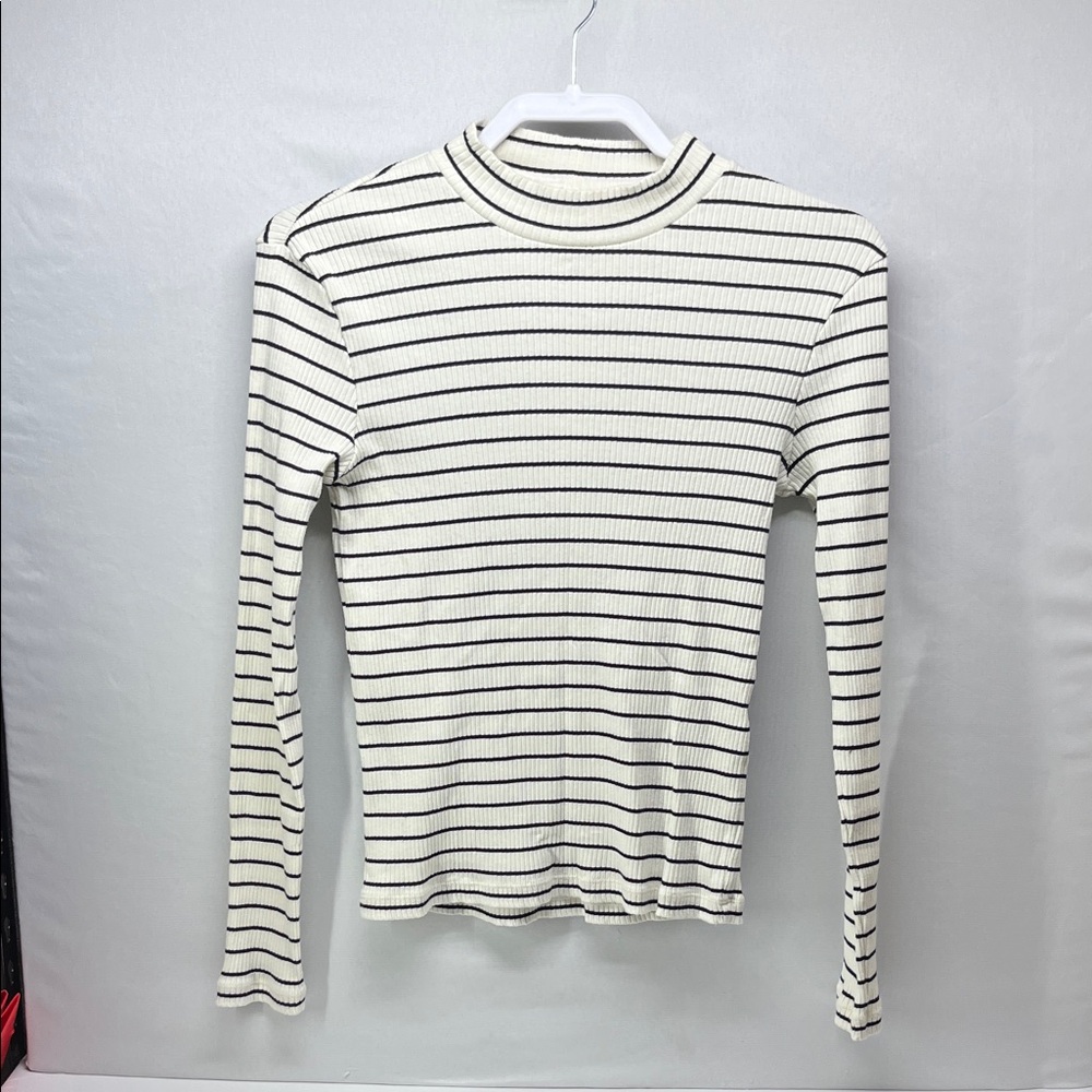 Uniqlo Cream and Black Striped‎ Long Sleeve Tee